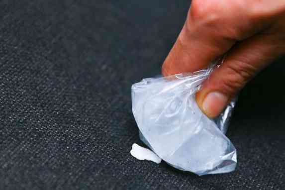 Tips Ampuh Hilangkan Bekas Permen Karet Di Jok Kulit Motor Kesayangan