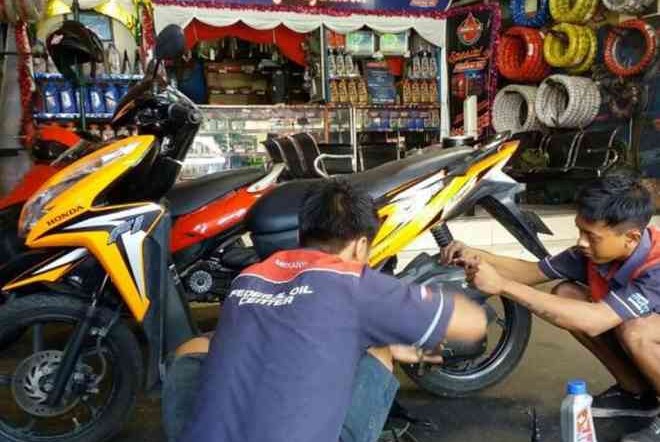 Sebelum Musim Hujan Tiba, Cek Komponen Berikut Ini Pada Sepeda Motor Kamu