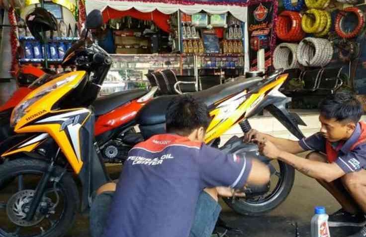 Sebelum Musim Hujan Tiba, Cek Komponen Berikut Ini Pada Sepeda Motor Kamu