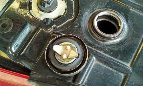 Sering Kehabisan Bensin? Ini Dampak Buruknya Kepada Motor Kesayangan