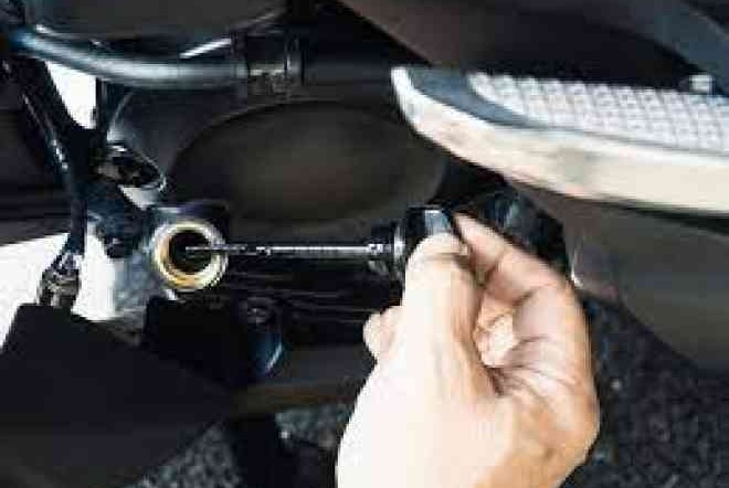 Mau Tahu Oli Mesin Motor Kamu Berkurang Apa Tidak ? Begini Cara Mengetahuinya