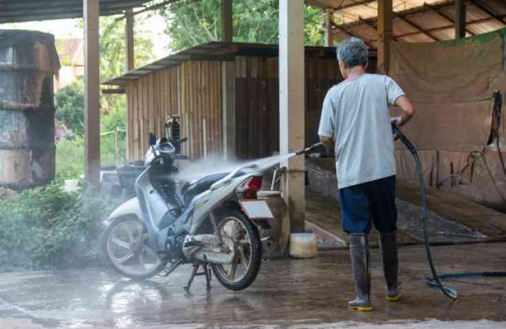 Mesin Motor Masih Panas Jangan Langsung dicuci, Simak Efek Buruknya Berikut ini