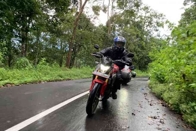 Tips Berkendara Aman Di Jalanan Basah Dari Safety Riding Instructor