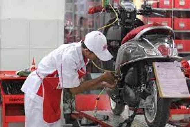 Seberapa Penting Sih, Penggunaan Standar Tengah Bagi Motor?