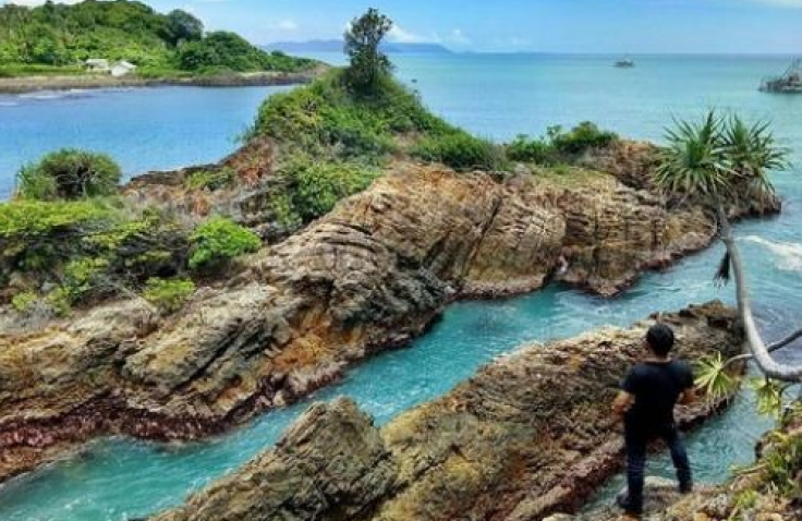 Rekomendasi Lokasi Wisata: Pantai Tapak Kera, Surga Tersembunyi Di Lampung