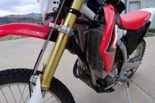 Shockbreaker Motor Bisa Rusak Karena Motor Jarang Dicuci? Kok Bisa?