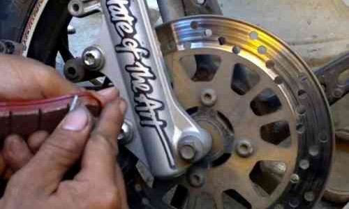 Kenali Ciri Kampas Rem Sepeda Motor Wajib Diganti