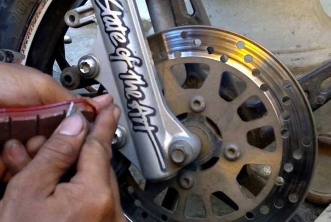 Kenali Ciri Kampas Rem Sepeda Motor Wajib Diganti