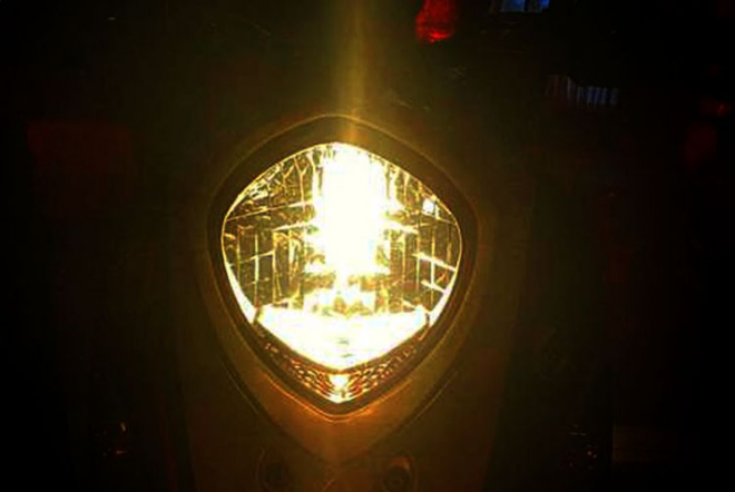 Alasan Kenapa Lampu Utama Sepeda Motor Wajib Menyala, Penting Nih Feders!