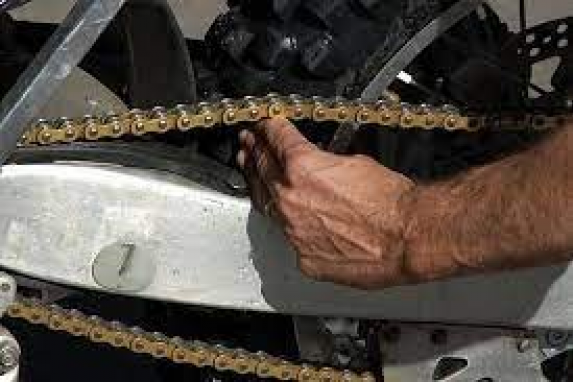 Atur Jarak Bebas Rantai Agar Berkendara Semakin Nyaman