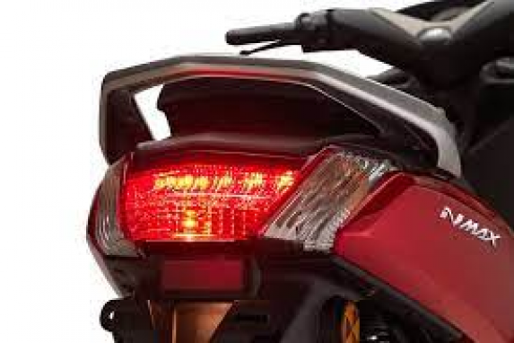 Alasan Mengapa Lampu Belakang Sepeda Motor Harus Berwarna Merah