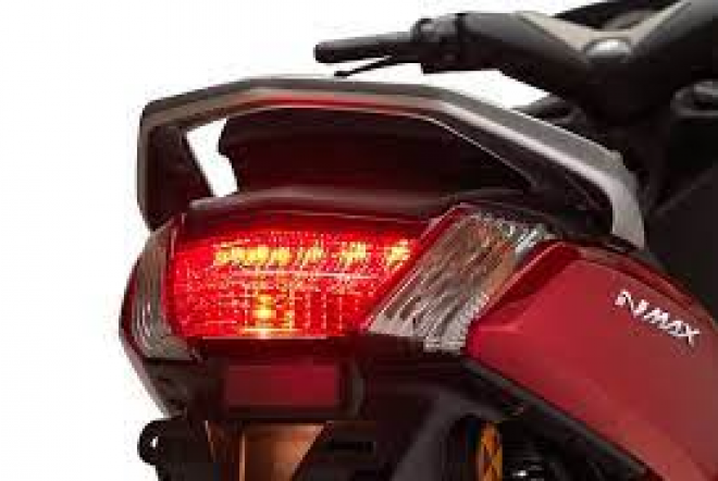 Alasan Mengapa Lampu Belakang Sepeda Motor Harus Berwarna Merah