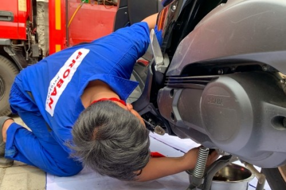 Ini Waktu Yang Tepat Untuk Mengganti Oli Motor