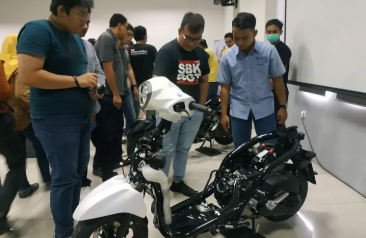 Perawatan Pada Motor Hybrid, Apakah Masih Perlu Ganti Oli Mesin?