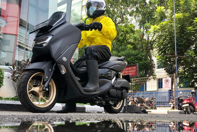 Cuaca Panas, Begini Caranya Supaya Tidak Dehidrasi Saat Naik Motor