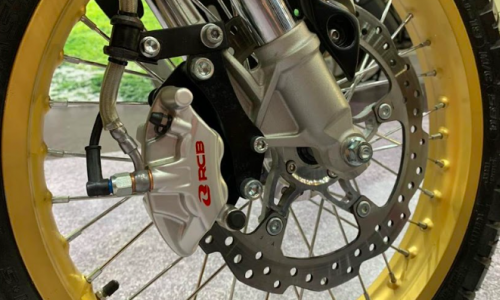 Penyebab Munculnya Suara Berdecit Pada Rem Sepeda Motor