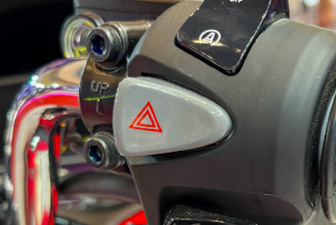Cara Gunakan Lampu Hazard Motor Yang Baik Dan Benar