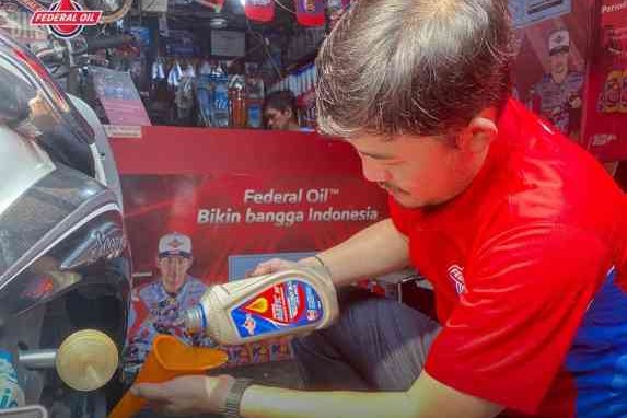 Pengguna Motor Harus Tahu, Ini Efek Isi Oli Mesin Secara Berlebihan