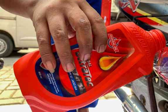 Bagi Para Pengguna Motor Bebek Rutin Ganti Oli Dengan Federal Ultratec Agar Mesin Makin Nyaman 