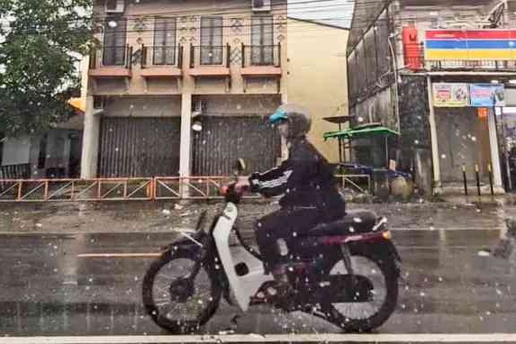 Empat Tips Makin Nyaman Berkendara di Musim Hujan 