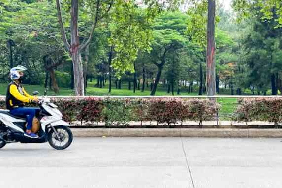 Apakah Benar, Ngebut Bisa Bikin Boros Bensin?