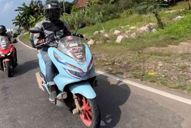 Tips Hemat Bahan Bakar Saat Turing dengan Motor Matic