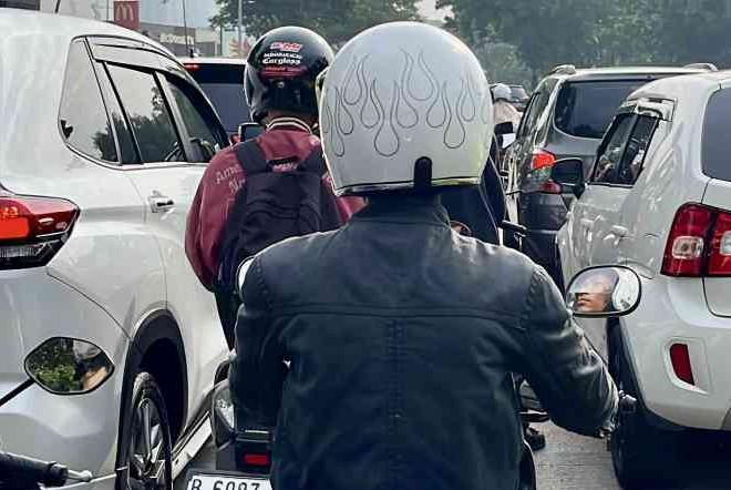 Helm Tidak Dicuci Secara Rutin, Bisa Menimbulkan Bahaya Ini Saat Digunakan