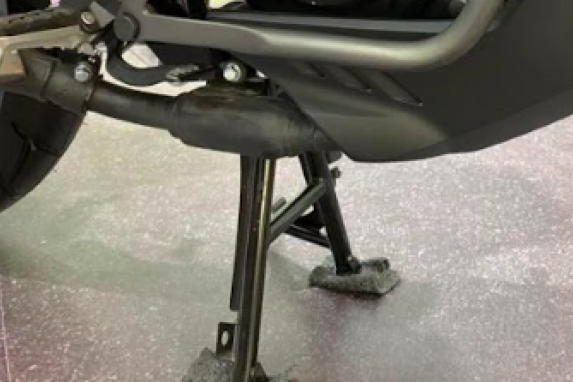 Cegah Standar Tengah Motor Macet Selama Musim Hujan