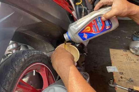 Isi Oli Terlalu Banyak, Apakah Bisa Bikin Nyaman dan Apa Saja Dampaknya ?   