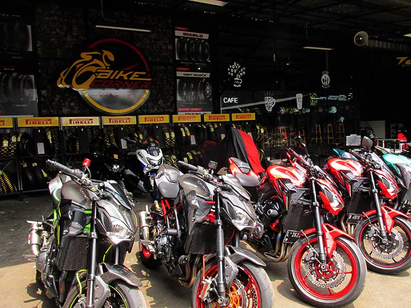 Kongkow Di Bike Corner Bisa Sekaligus Servis Motor