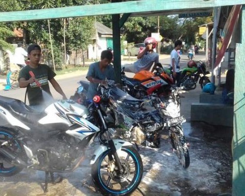 Supaya Cat Tidak Rusak Begini Cara Mencuci Motor Yang Benar