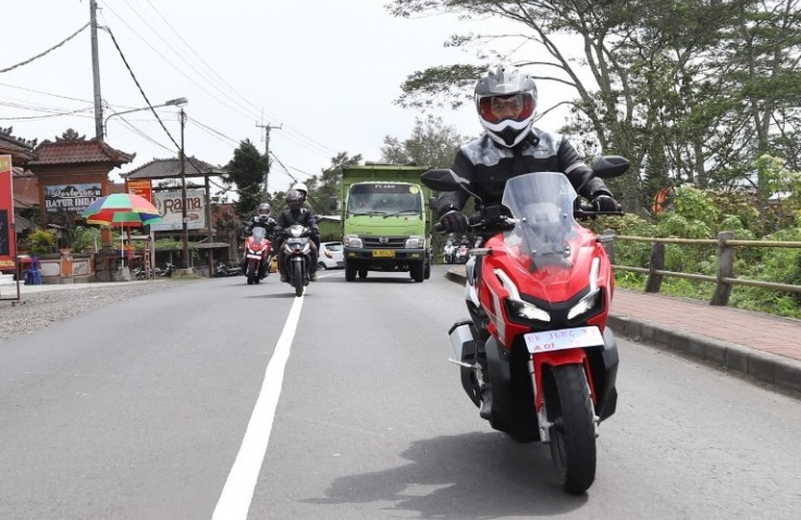 Perlengkapan ini Wajib dipakai Supa Aman Saat Berkendara Motor