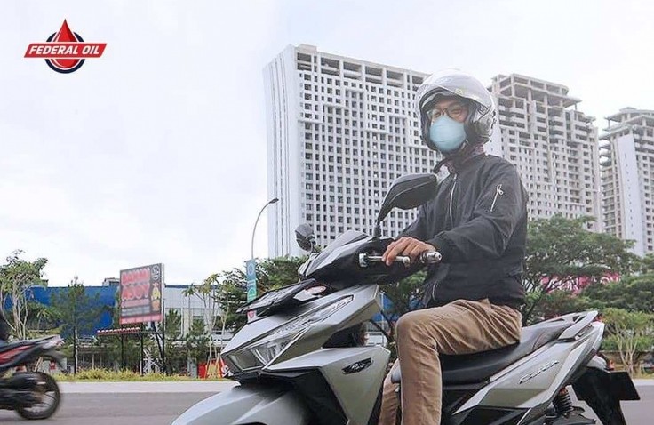 Begini Cara Ngecas Handphone di Motor Supaya Tidak Boros Aki