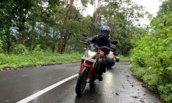 Tips Berkendara Aman Di Jalanan Basah Dari Safety Riding Instructor