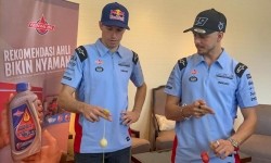 Unik! Fabio Diggia dan Alex Marquez Bermain Lato-Lato