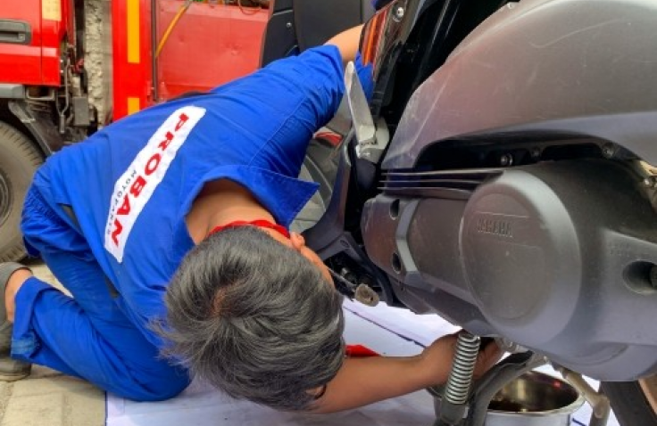 Ini Waktu Yang Tepat Untuk Mengganti Oli Motor