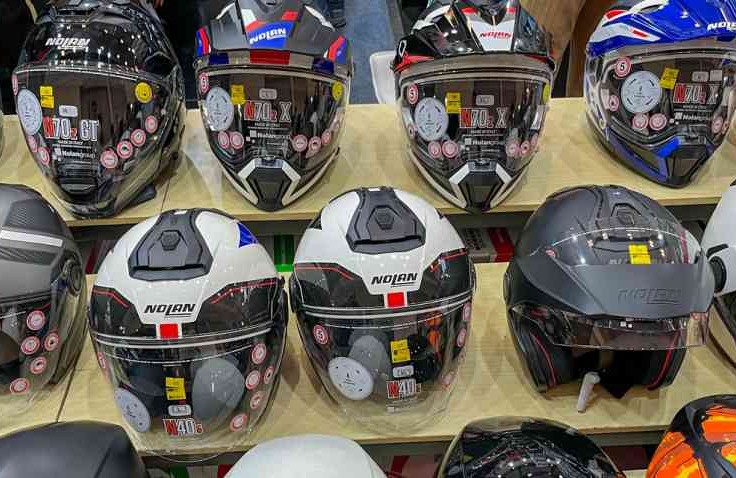  Fungsi Penting Sarung Helm, Ternyata Bisa Buat Makin Nyaman